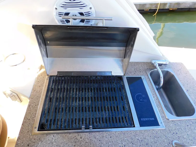 Slide: The Image of Sea Ray Sundancer 310 2015 - 10