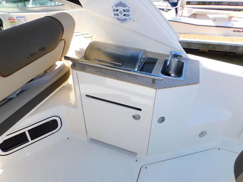 Slide: The Image of Sea Ray Sundancer 310 2015 - 11