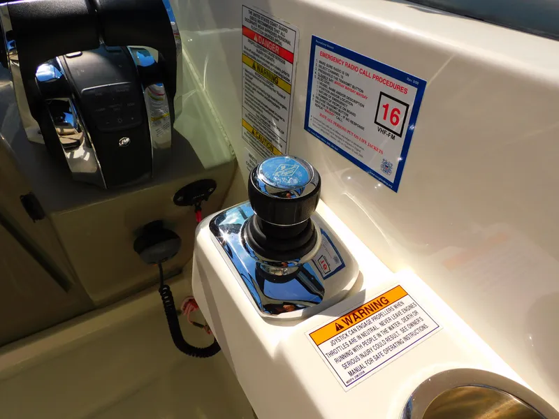 Slide: The Image of Sea Ray Sundancer 310 2015 - 17