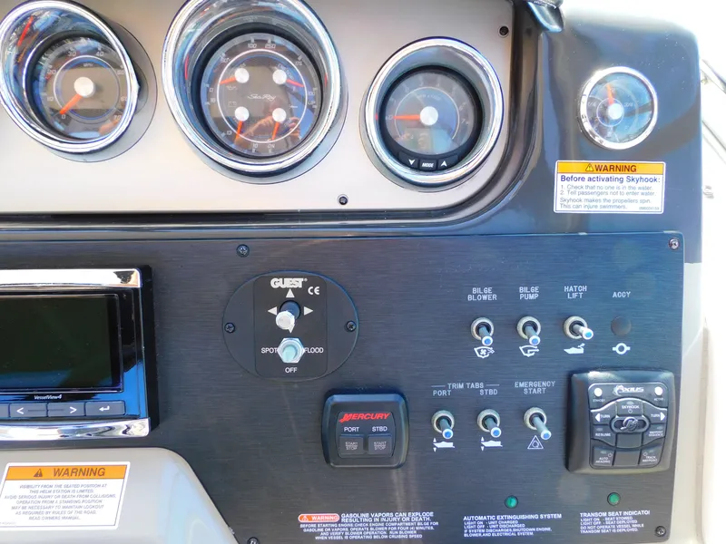 Slide: The Image of Sea Ray Sundancer 310 2015 - 19