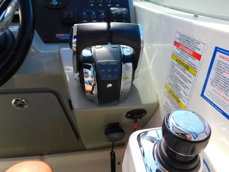 Slide: The Image of Sea Ray Sundancer 310 2015 - 23