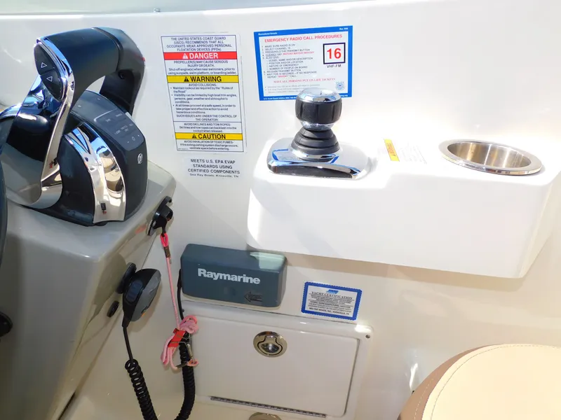 Slide: The Image of Sea Ray Sundancer 310 2015 - 24