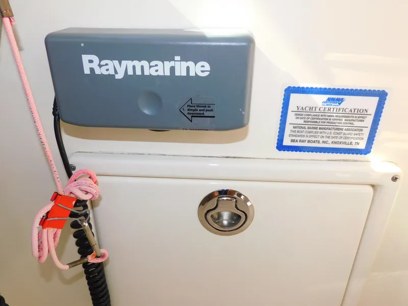 Slide: The Image of Sea Ray Sundancer 310 2015 - 25