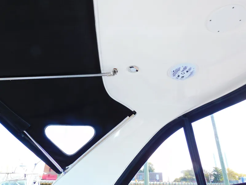 Slide: The Image of Sea Ray Sundancer 310 2015 - 28