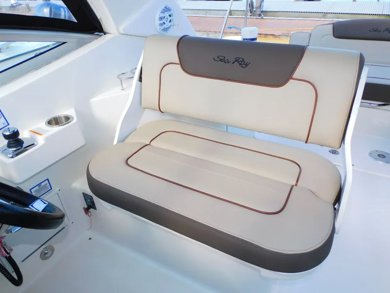 Slide: The Image of Sea Ray Sundancer 310 2015 - 31