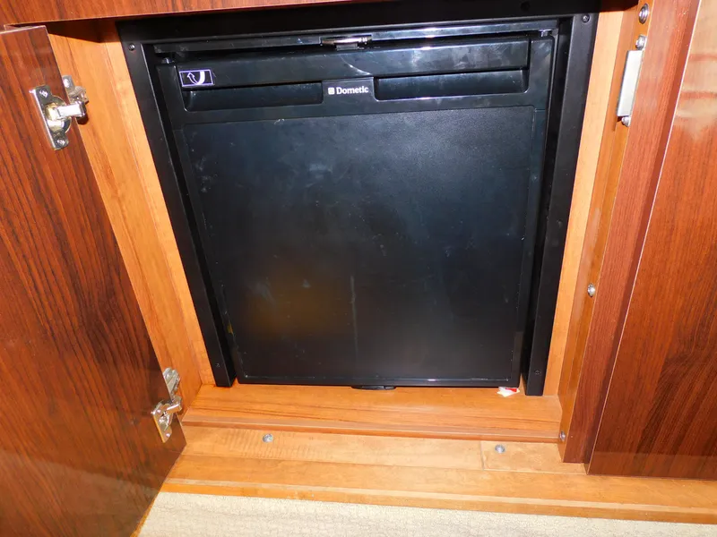 Slide: The Image of Sea Ray Sundancer 310 2015 - 39