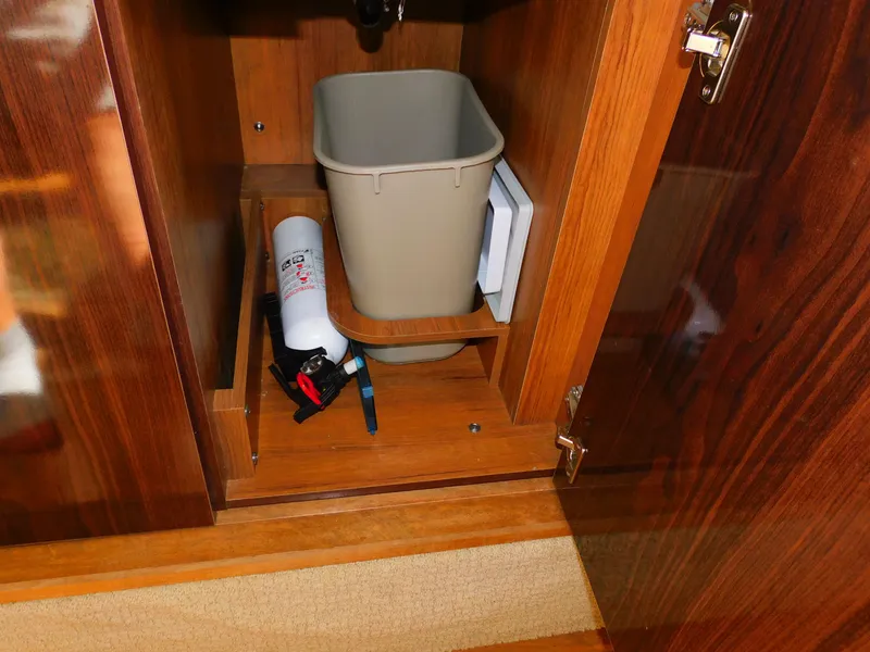 Slide: The Image of Sea Ray Sundancer 310 2015 - 41