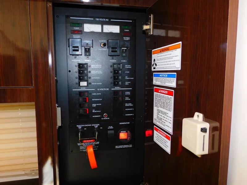 Slide: The Image of Sea Ray Sundancer 310 2015 - 43