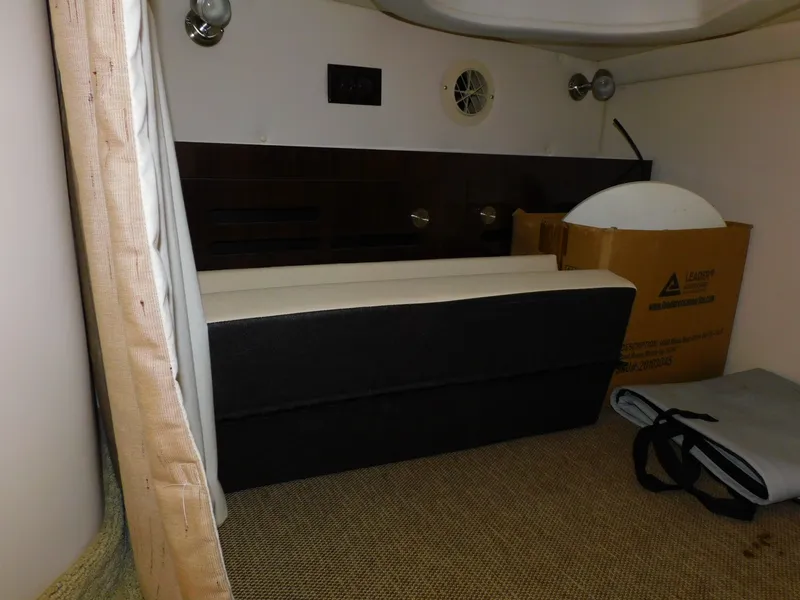 Slide: The Image of Sea Ray Sundancer 310 2015 - 46