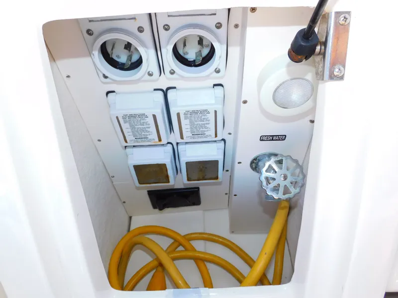 Slide: The Image of Sea Ray Sundancer 310 2015 - 57