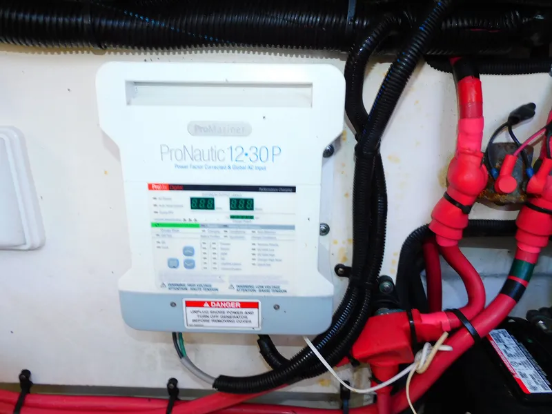 Slide: The Image of Sea Ray Sundancer 310 2015 - 67