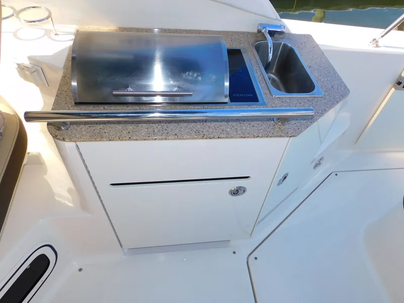 Slide: The Image of Sea Ray Sundancer 310 2015 - 9