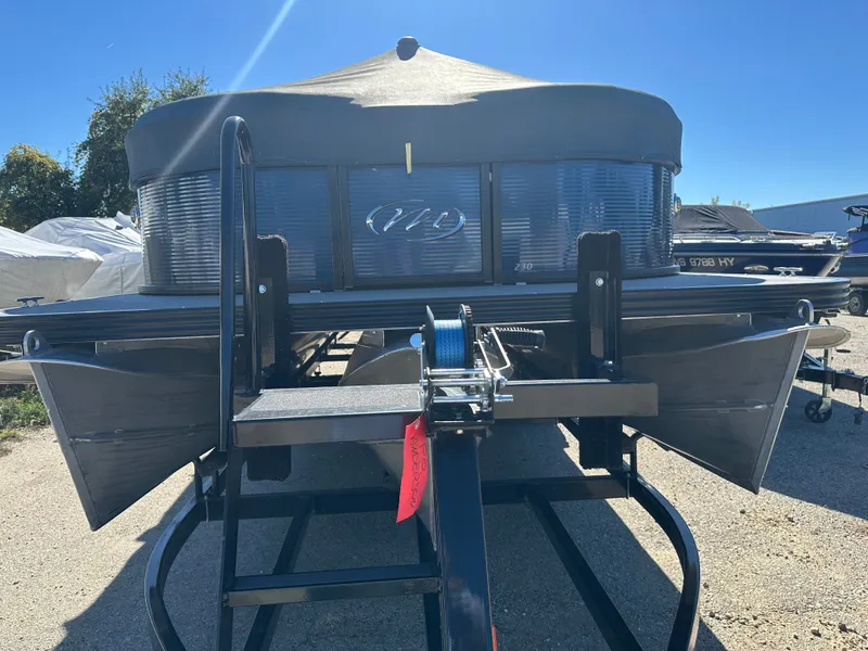 Slide: The Image of Manitou Aurora LE 230 2018 - 16