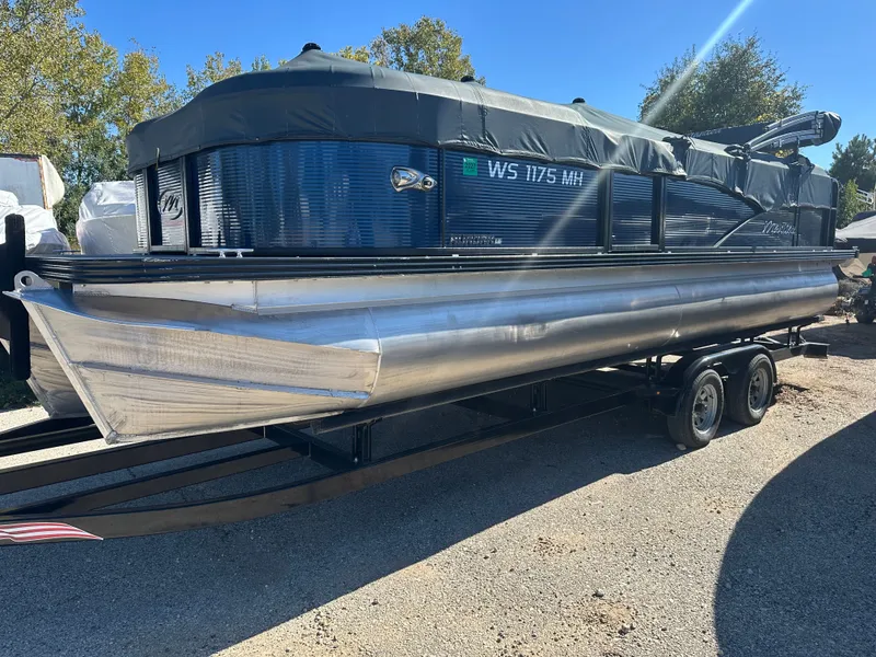 Slide: The Image of Manitou Aurora LE 230 2018 - 17