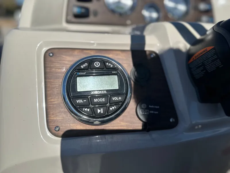 Slide: The Image of Manitou Aurora LE 230 2018 - 7