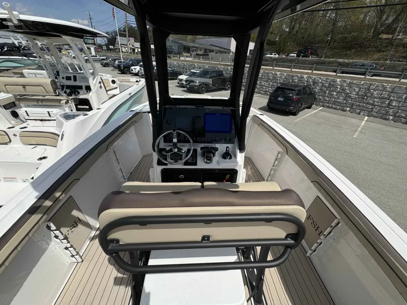 Slide: The Image of Yamaha Boats 255 FSH Sport H 2026, modern cockpit design. - 23