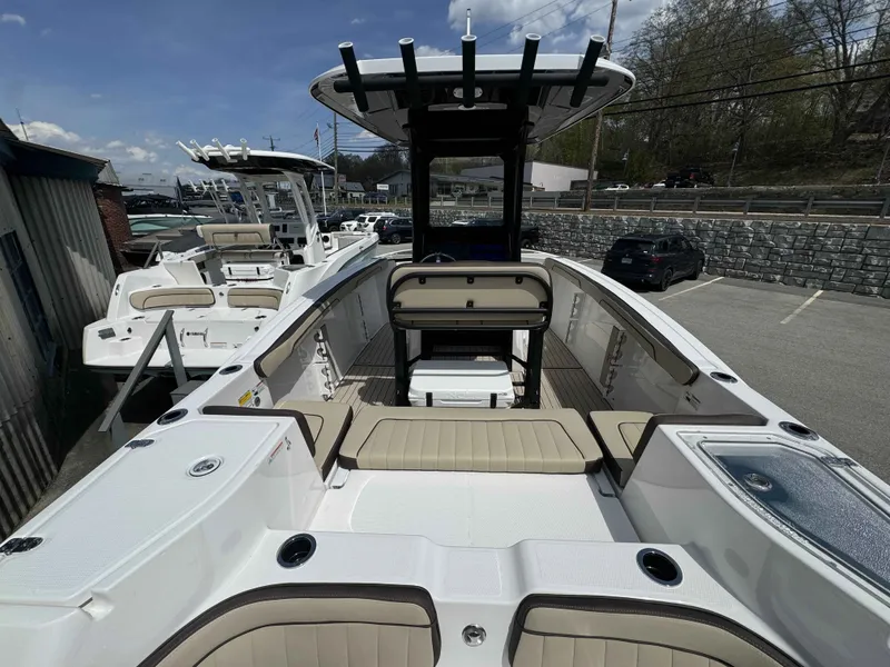 Slide: The Image of Yamaha 255 FSH Sport H 2026 boat with spacious deck and seating area. - 24