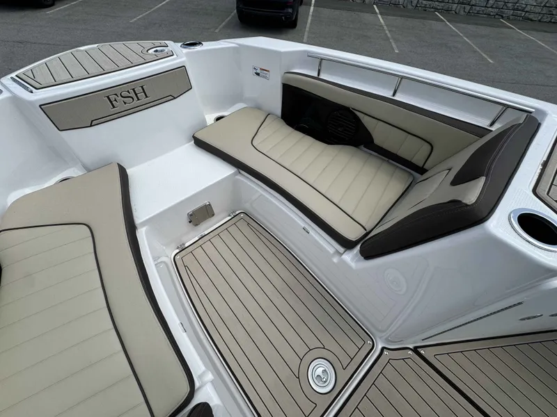 Slide: The Image of Interior of Yamaha 255 FSH Sport H boat, 2026 model. - 31