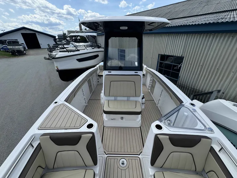 Slide: The Image of Yamaha Boats 255 FSH Sport H 2026 with spacious deck and seating area. - 34