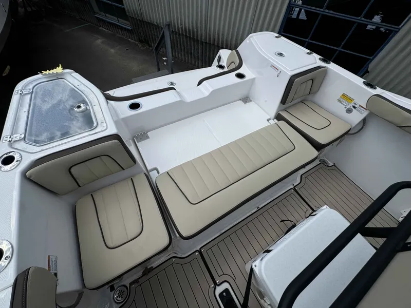 Slide: The Image of Interior of 2026 Yamaha Boats 255 FSH Sport H with beige seating. - 39
