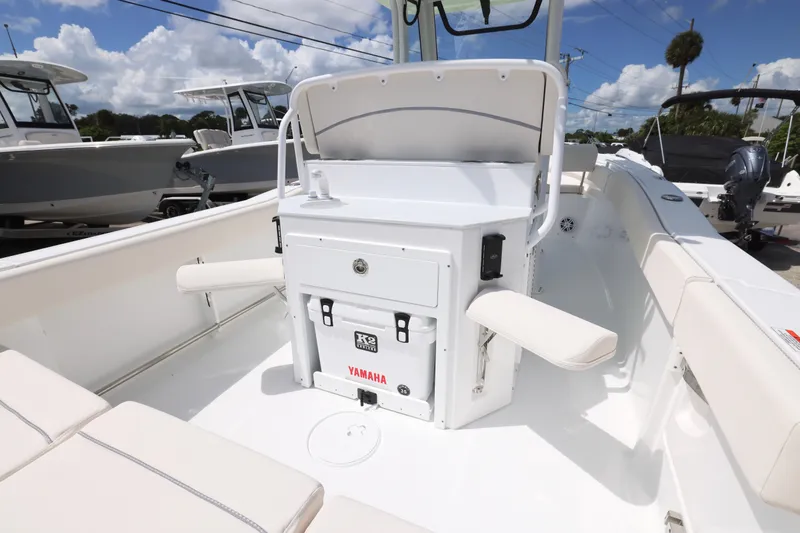 Slide: The Image of 2026 Sea Hunt Ultra 245 SE boat on trailer, side view with logo. - 10