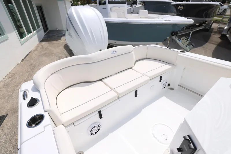 Slide: The Image of 2026 Sea Hunt Ultra 245 SE boat interior with Yamaha cooler and sink. - 6
