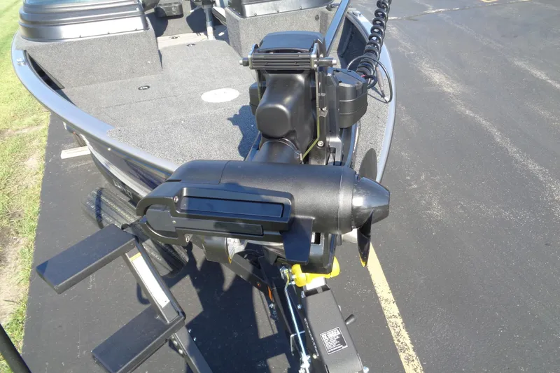 Slide: The Image of 2026 Lund 1875 Impact XS Sport boat with trolling motor on trailer. - 5