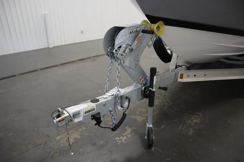 Slide: The Image of Trailer hitch of 2026 Yamaha Boats 222 FSH Sport E in a garage setting. - 50
