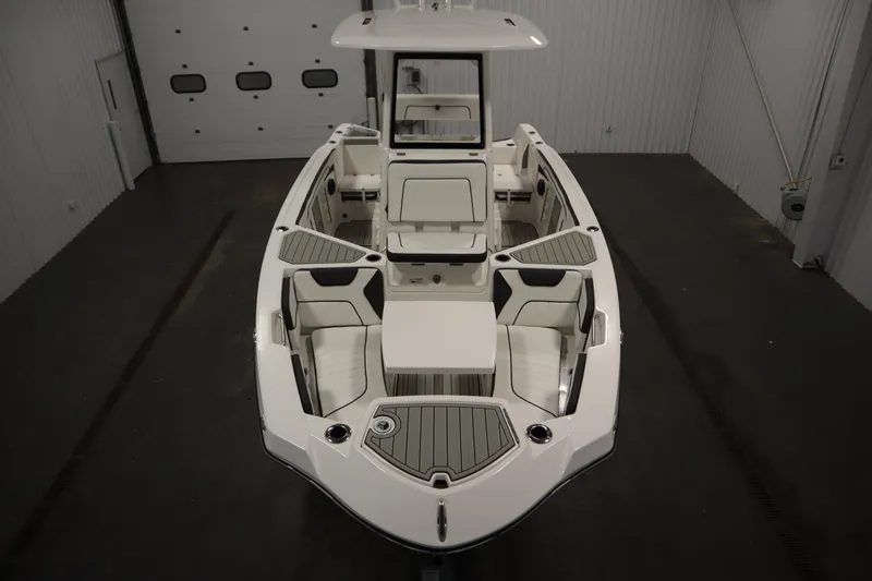 Slide: The Image of 2026 Yamaha Boats 222 FSH Sport E, sleek design, spacious interior, modern features. - 8