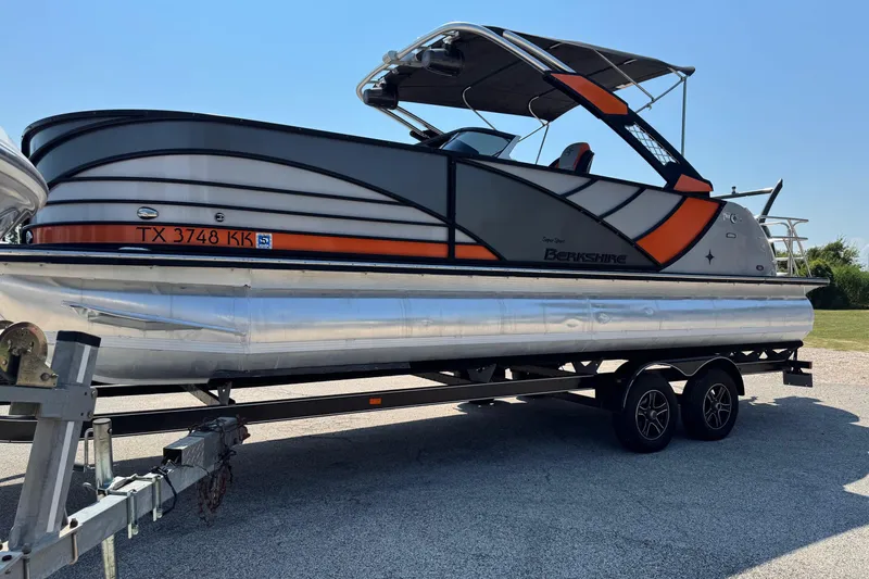 Slide: The Image of 2021 Berkshire 250 Super-Sport Premium pontoon boat on trailer, side view. - 44
