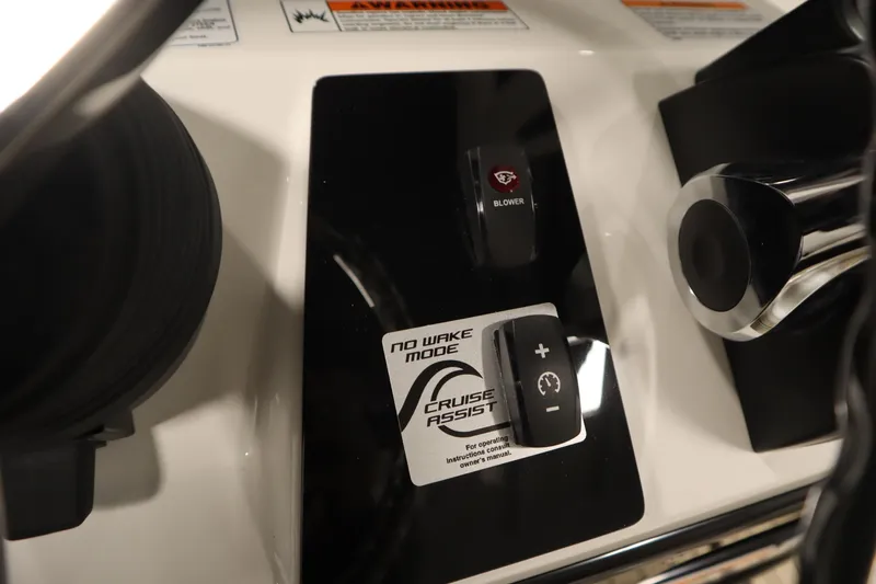 Slide: The Image of Control panel of 2026 Yamaha Boats 252 FSH Sport featuring no wake mode and cruise assist. - 28