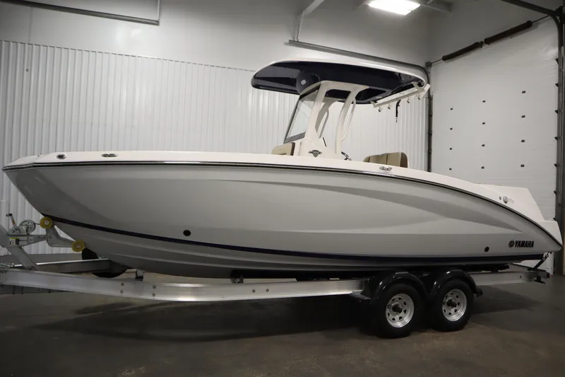 Slide: The Image of 2026 Yamaha Boats 252 FSH Sport in showroom, side view on trailer. - 7