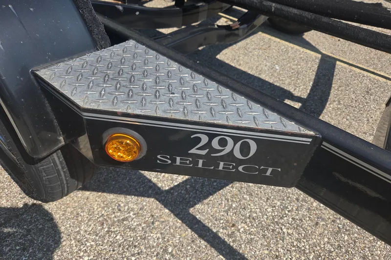 Slide: The Image of Trailer detail of 2006 Sea Ray 290 Select EX with diamond plate step and amber light. - 12