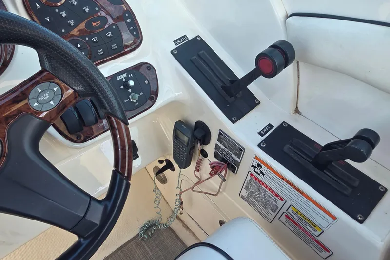 Slide: The Image of 2006 Sea Ray 290 Select EX boat controls and steering wheel close-up. - 27