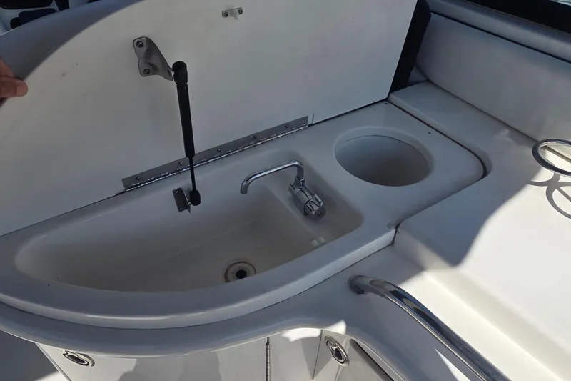 Slide: The Image of 2006 Sea Ray 290 Select EX boat sink and countertop detail. - 31
