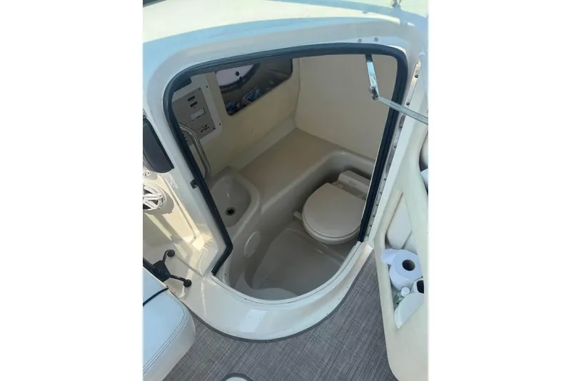Slide: The Image of 2006 Sea Ray 290 Select EX boat interior with compact bathroom amenities. - 8