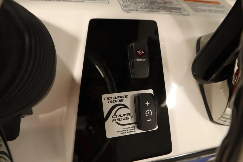 Slide: The Image of Control panel of 2026 Yamaha Boats 255 FSH Sport E featuring cruise assist and blower switch. - 33