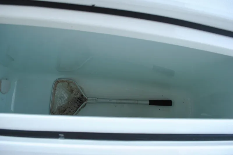 Slide: The Image of Livewell with net inside 2025 Regulator 34 Center Console boat. - 40