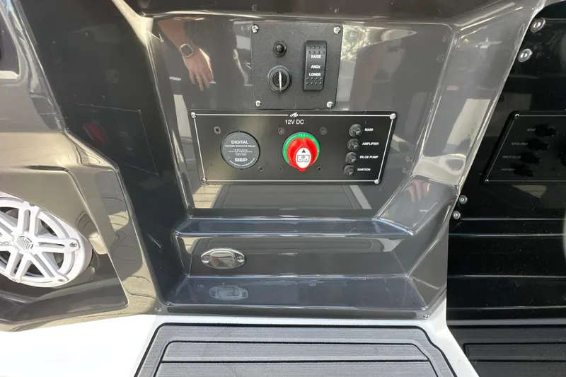 Slide: The Image of 2019 Monterey 278SS Super Sport boat interior with sink and cup holders. - 31