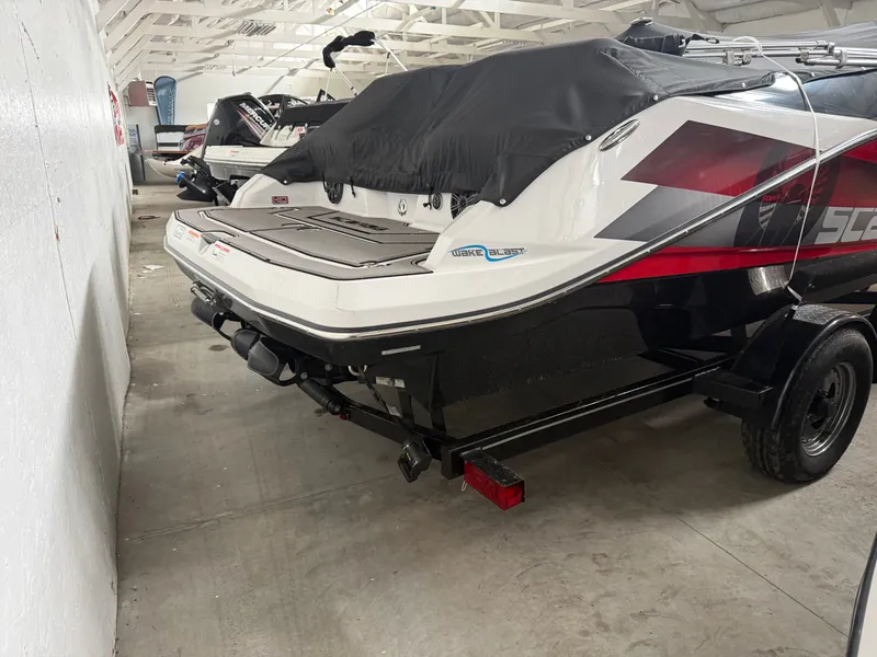 Slide: The Image of Scarab 215 HO Impulse 2016 - 12