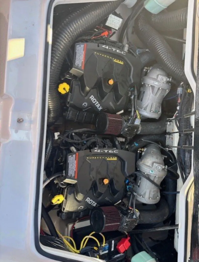 Slide: The Image of Scarab 215 HO Impulse 2016 - 4