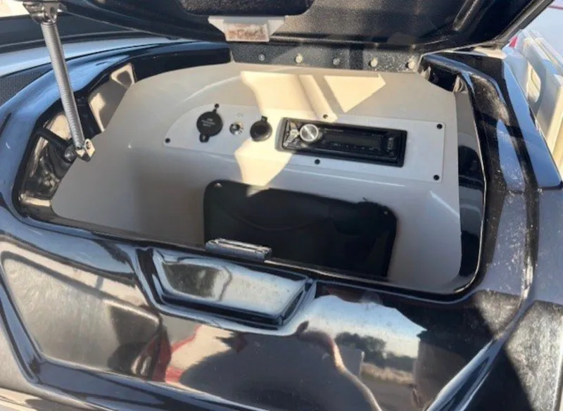 Slide: The Image of Scarab 215 HO Impulse 2016 - 6