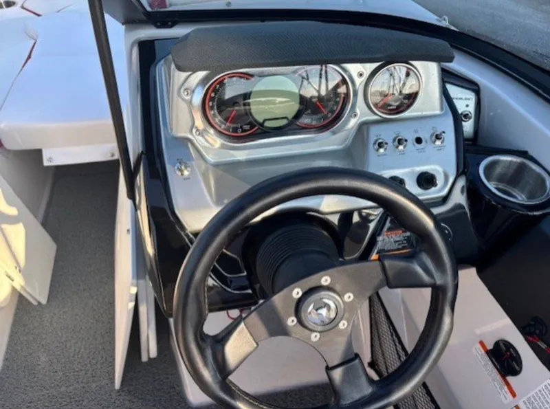 Slide: The Image of Scarab 215 HO Impulse 2016 - 8