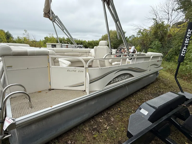 Slide: The Image of Starcraft Elite 226 2004 - 11