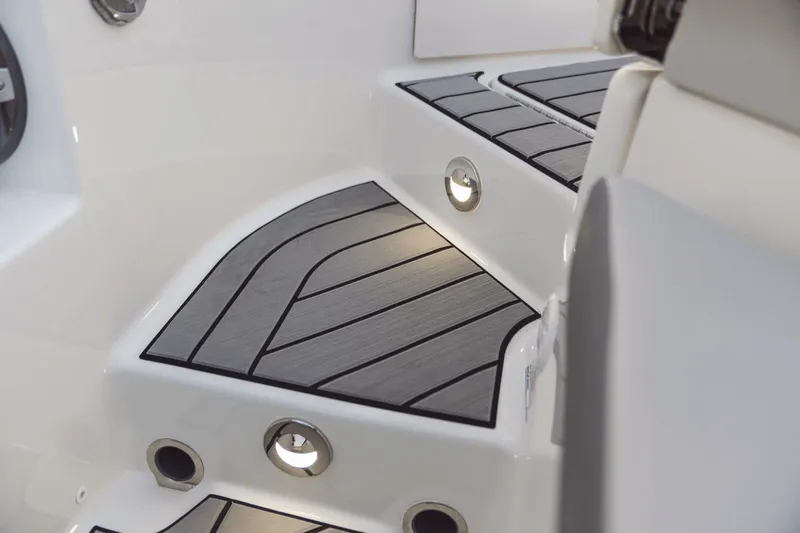 Slide: The Image of Sea Ray SDX 250 2026 boat steps with LED lighting. - 38