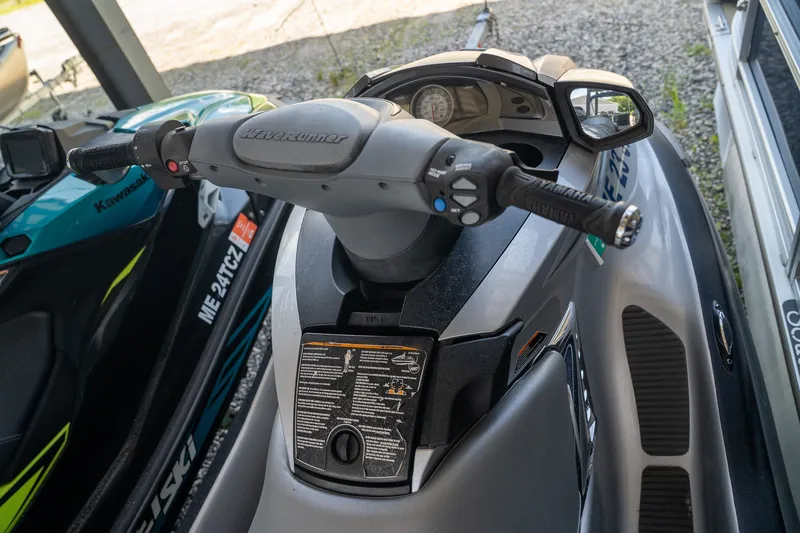 Slide: The Image of Yamaha FX CRUISER 2011 - 6