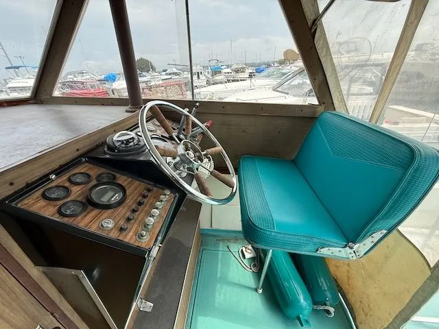 Slide: The Image of Tollycraft 30 1972 - 17