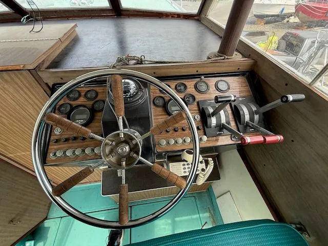 Slide: The Image of Tollycraft 30 1972 - 18