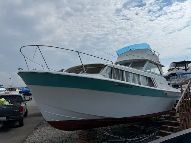 Slide: The Image of Tollycraft 30 1972 - 3