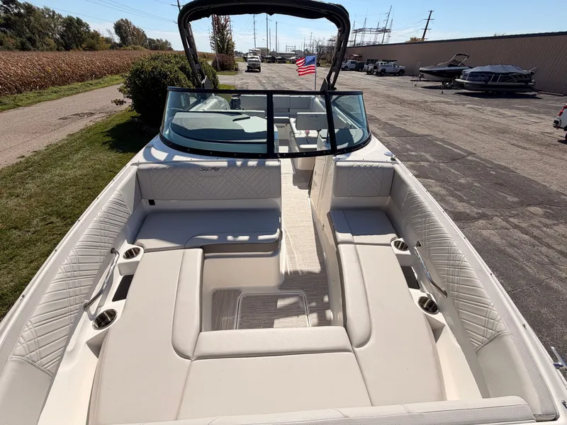 Slide: The Image of Sea Ray SDX 270 2026 - 67